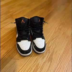 Jordan 1s Mids